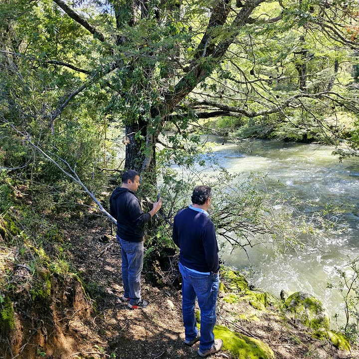 Recorrido junto a un río en el sur